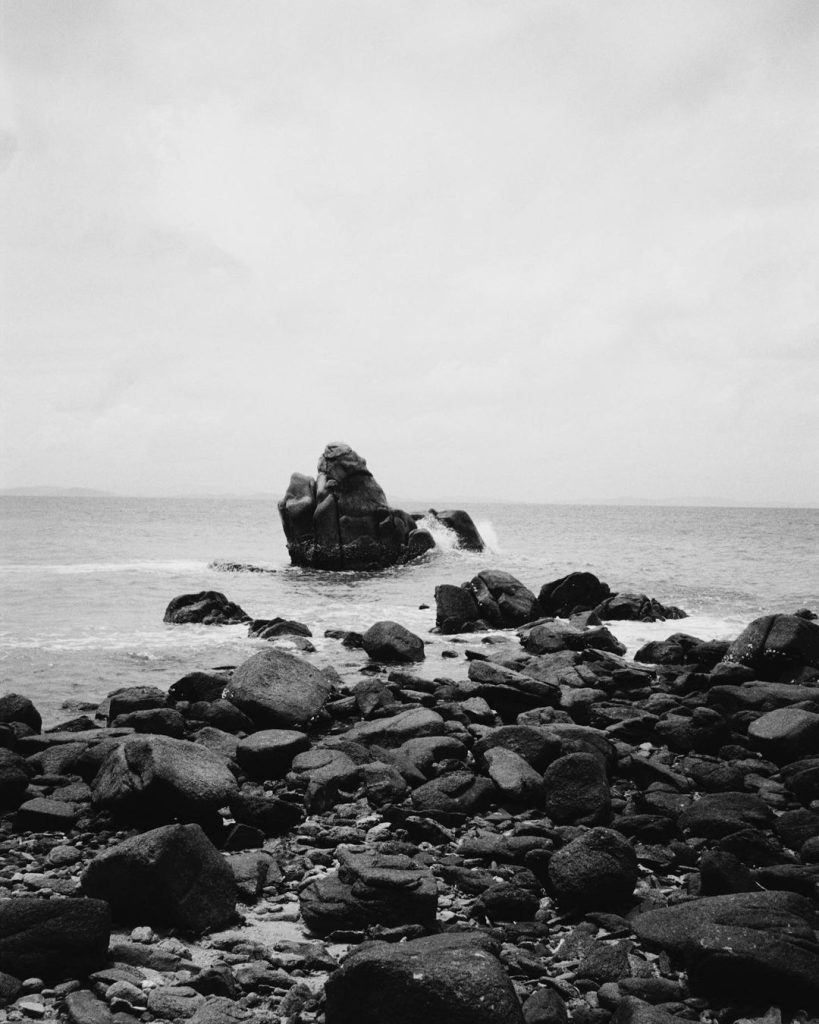 A grey filter over some rocks at a beach.