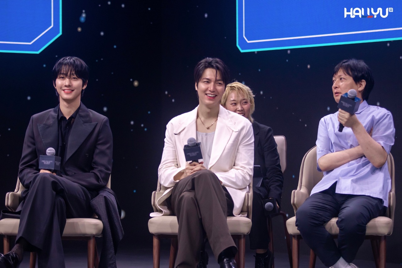 Ahn Hyo-seop and Lee Min-ho were in Singapore to discuss their epic upcoming movie, 'Omniscient Reader: The Prophecy', also starring Jisoo.