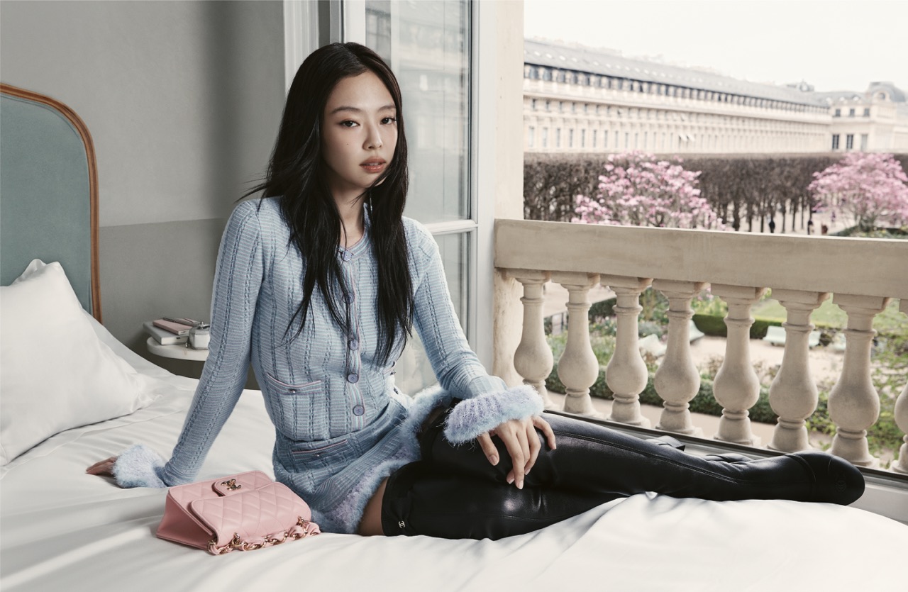 Jennie is the picture of 90s romantic charm as the face of Chanel's Fall-Winter 2025/26 Pre-collection campaign.