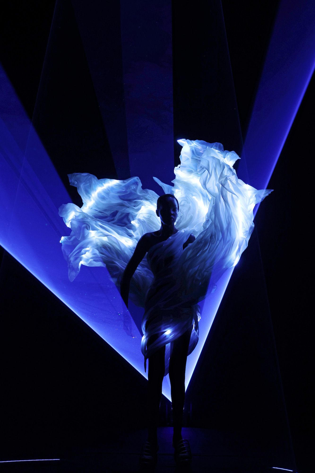 A model walks the runway during the Iris Van Herpen ‘Sympoiesis’ Haute Couture Fall/Winter 2025 show as part of Paris Fashion Week on July 07, 2025 in Paris, France. (Photo: Pascal Le Segretain/Getty Images)