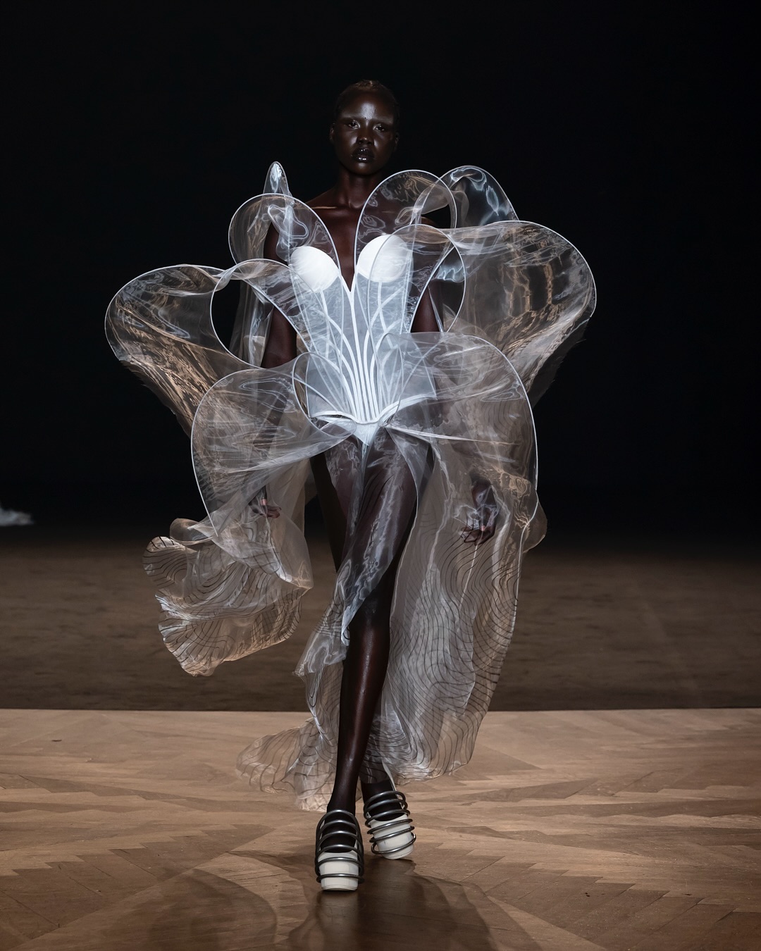 A model walks the runway during the Iris Van Herpen ‘Sympoiesis’ Haute Couture Fall/Winter 2025 show as part of Paris Fashion Week on July 07, 2025 in Paris, France. (Photo: Instagram / irisvanherpen)