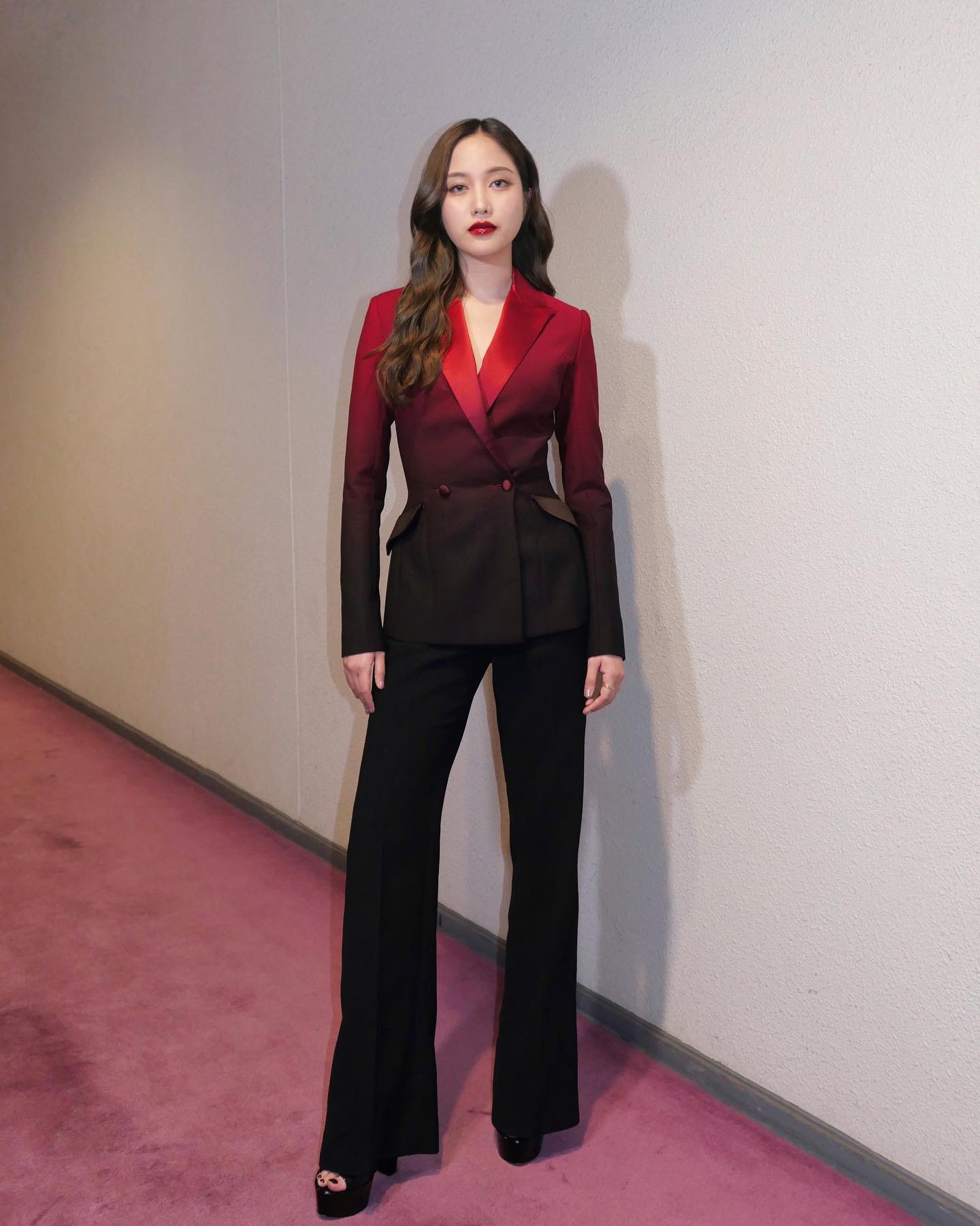 Freen wears a gradient suit from Poem, a Bangkok-based fashion label (Photo: Instagram / srchafreen)