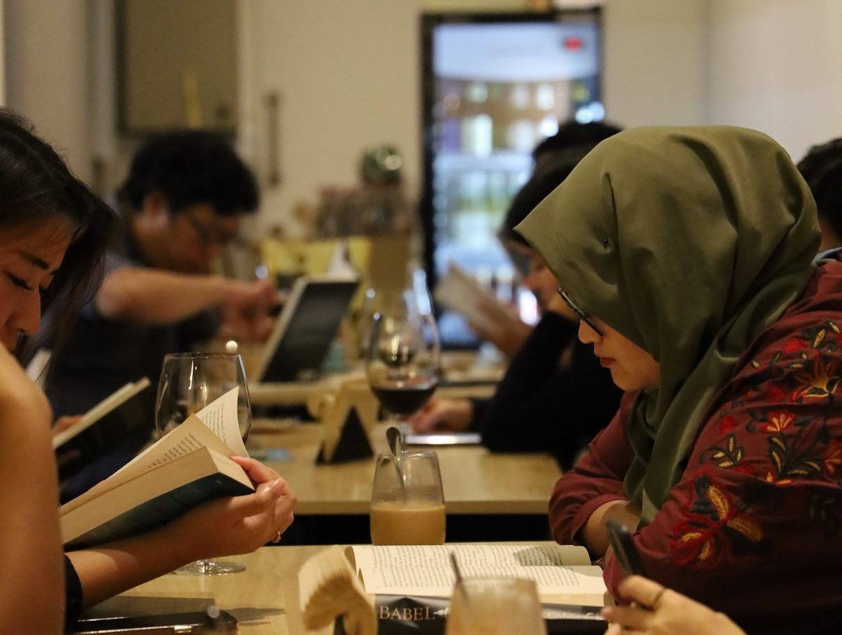 This isn't your mother's book club. From book and wine tastings to literary speed dating, reading is being reinvented in 2025.