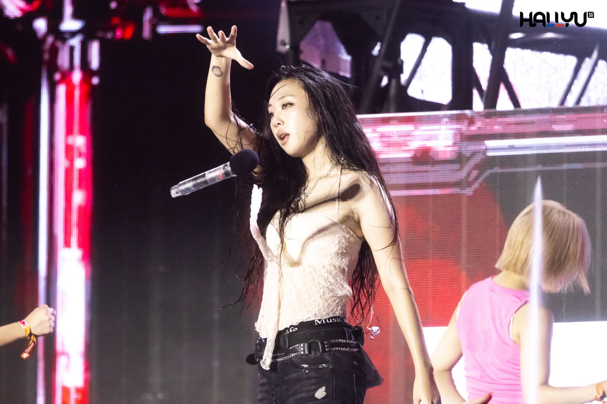 Waterbomb Singapore 2025: From the queens of 2NE1 to hip-hop stars like Lee Young-ji and Ash Island, these were the best acts on Day 2.
