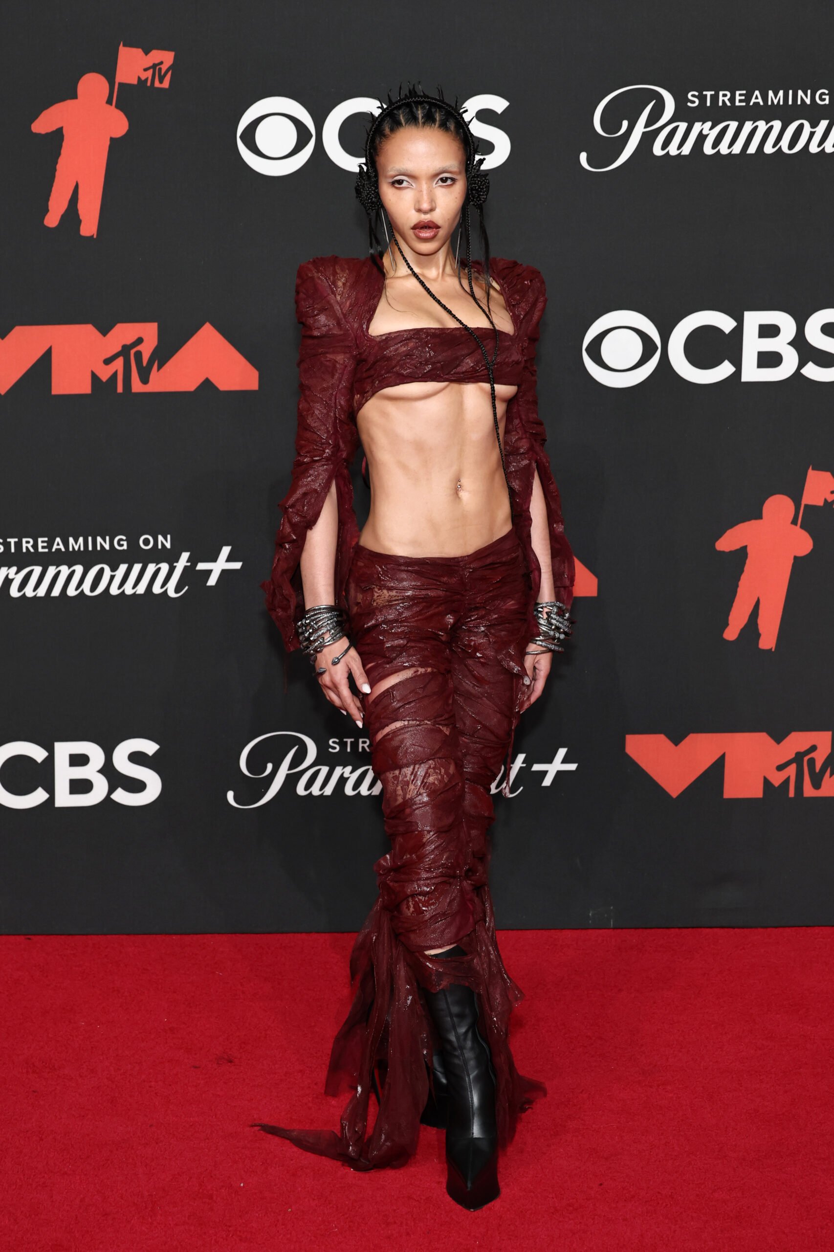 On the VMAs 2025 red carpet, celebrities forgot the meaning of the word restraint—thankfully. Here, see the best fashion looks from the show.