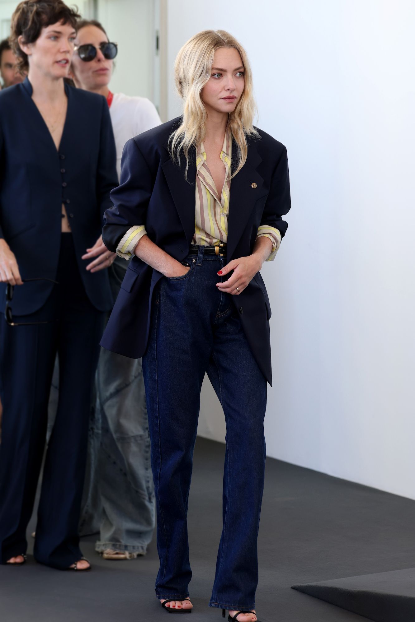 Amanda Seyfried re-wore a Versace outfit first seen on Julia Roberts, featuring a tailored blue wool jacket, a striped shirt and jeans. The look is designed by Dario Vitale (Photo: Versace)