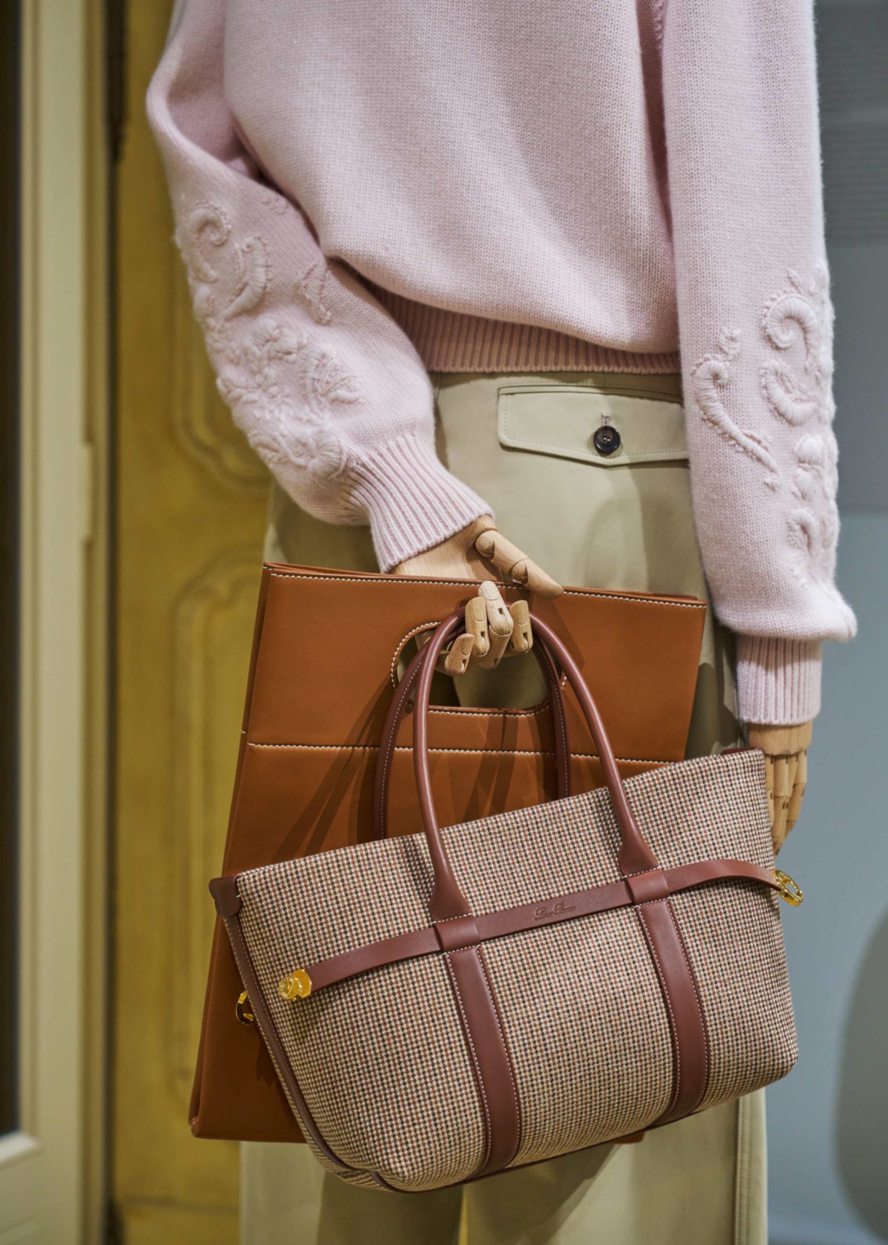 MFW: Hot off the Spring/Summer 2026 runways, discover the best looks from Loro Piana, Onitsuka Tiger, Brunello Cucinelli and more here.