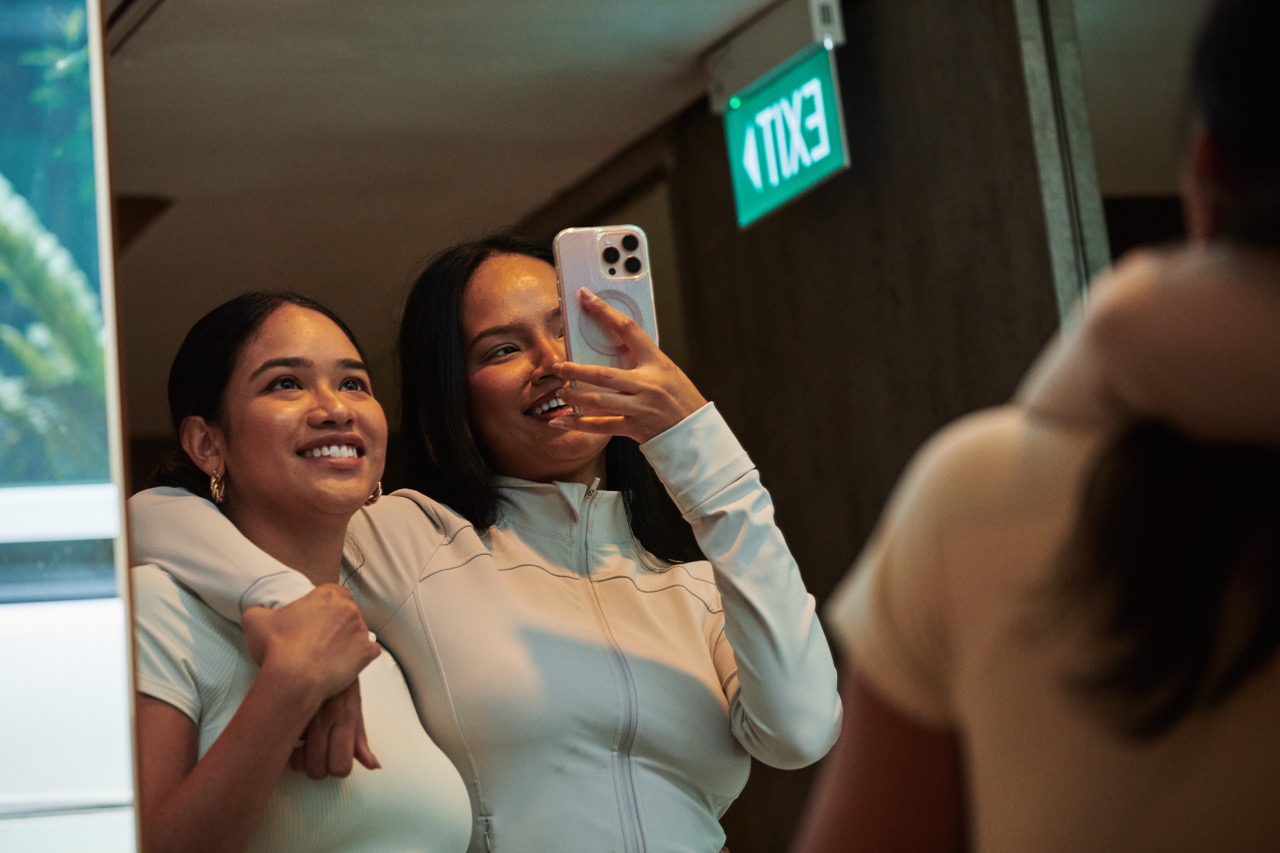 On World Mental Health Day, GRAZIA Singapore hosted a revitalising afternoon of beauty and wellness in partnership with Elizabeth Arden, showcasing the Hyaluronic Acid + Peptides Ceramide Collection.
